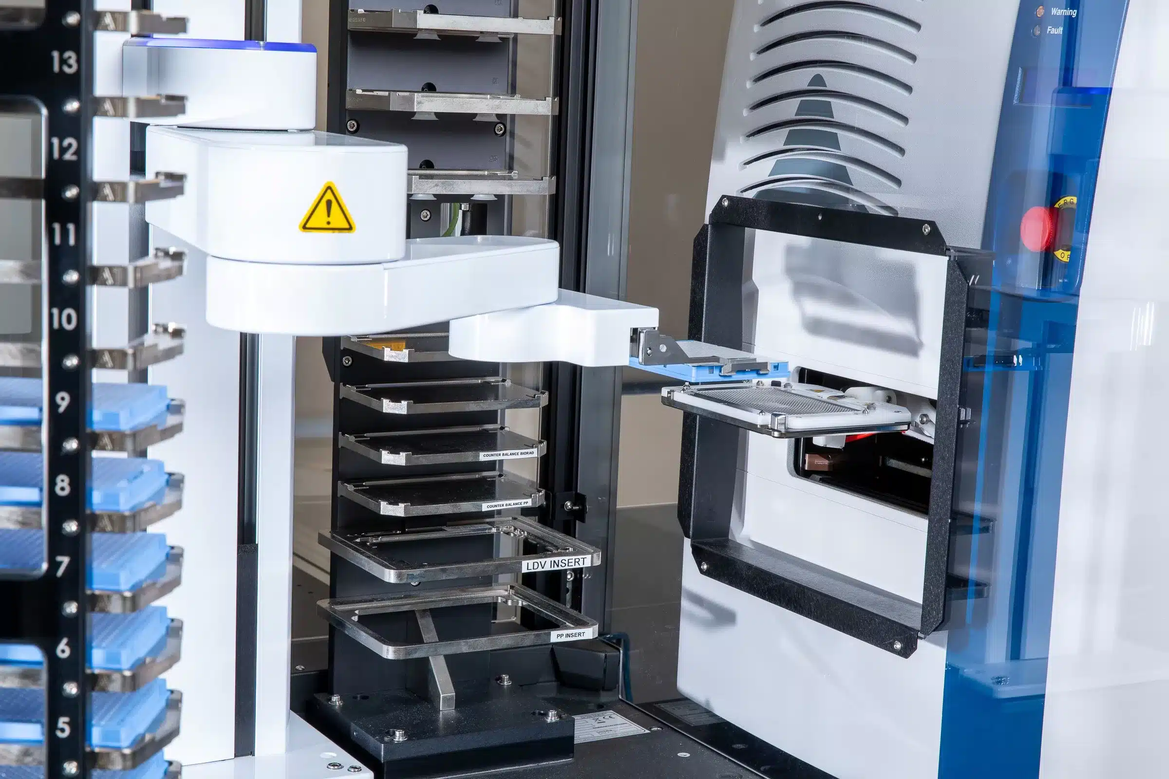 Single-cell sequencing platform VASA-seq: apparatus macro photo of automated liquid dispenser placing single-cell plate in robot.