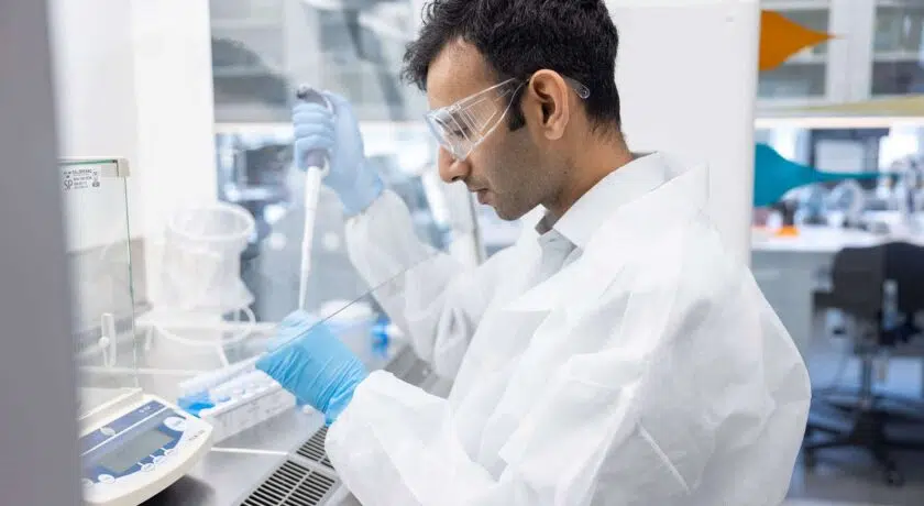 Scientist performing GLP-compliant bioanalysis in the TATAA Biocenter laboratory, supporting cell and gene therapy development with advanced bioanalytical services